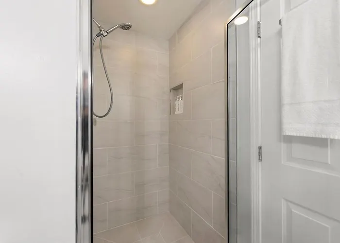 Medical District 2br With Jacuzzi & Parking