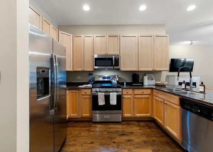 Medical District 2br With Jacuzzi & Parking *